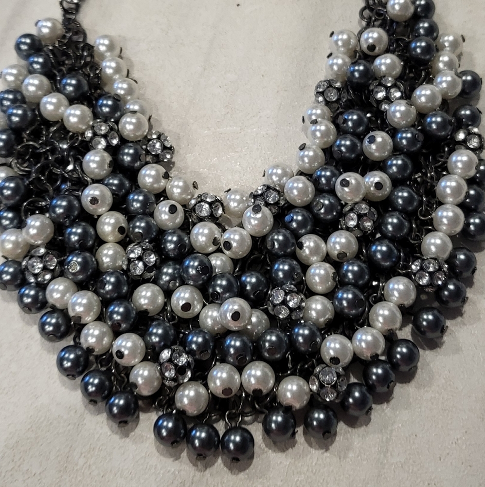 Elegant Vintage Pearl and Crystal Necklace